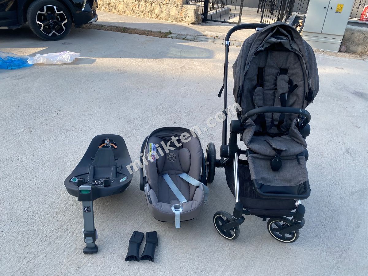 Complete stroller set: stroller, Maxi-Cosi infant car seat, and ISOFIX base. - 1