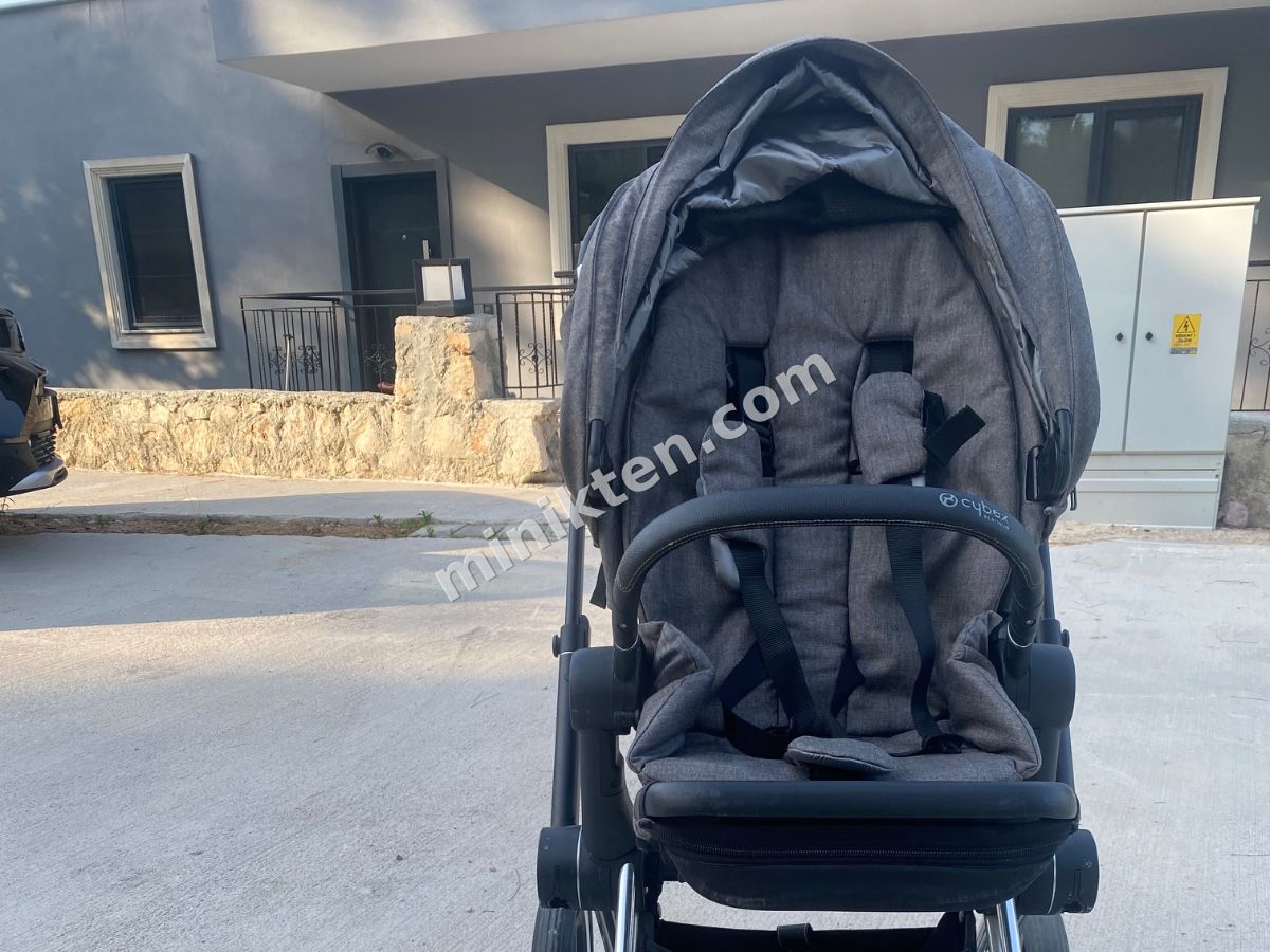 Complete stroller set: stroller, Maxi-Cosi infant car seat, and ISOFIX base. - 4