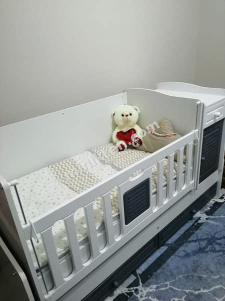 Sallanır dolaplı çekmeceli beşik küçük 2